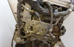 Двигатель без навесного для Toyota Hilux Pick Up 2006 года на фотографиях