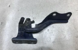 Петля капота правая для Nissan X-Trail на фотографиях