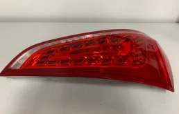 Фонарь внутренний правый для Audi Q5 на фотографиях