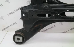 Подрамник двигателя для Volkswagen Touareg 2015 года на фотографиях