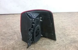 Фонарь внешний левый для Toyota Land Cruiser 2020 года на фотографиях