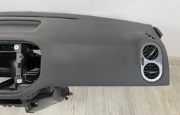 Торпедо (в сборе) для Volkswagen Tiguan 2013 года на фотографиях