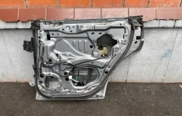 Двери для Subaru Forester 2004 года на фотографиях