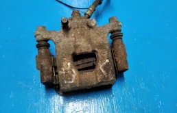 Суппорт задний правый для Nissan Teana на фотографиях