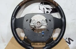 Руль для Toyota Land Cruiser 2021 года на фотографиях