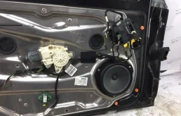 Дверь передняя левая для Mercedes-Benz C class 2010 года на фотографиях