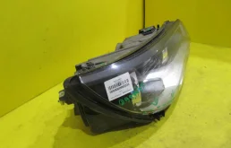 Фара правая для Volkswagen Tiguan 2012 года на фотографиях