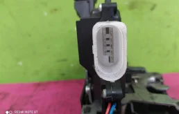 Замок передней левой двери для Volkswagen Touareg 2005 года на фотографиях