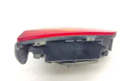 Фонарь внутренний правый для Volkswagen Passat 2019 года на фотографиях