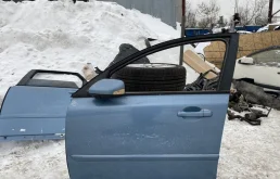 Дверь передняя левая для Volvo S40 2011 года на фотографиях