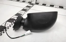 Стекла и зеркала для Renault Logan 2005 года на фотографиях