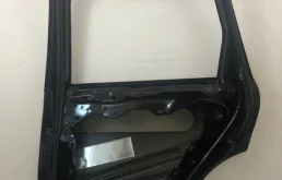 Дверь задняя правая для Volkswagen Touareg 2015 года на фотографиях