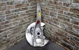 Кулак поворотный левый для Volvo XC90 2017 года на фотографиях