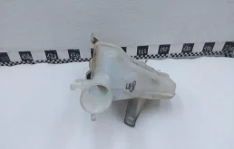 Бачок омывателя для Hyundai Creta 2017 года на фотографиях