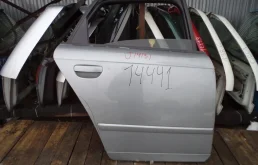 Двери для Audi A4 2006 года на фотографиях