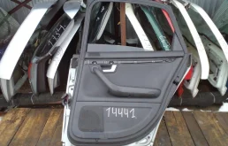 Двери для Audi A4 2006 года на фотографиях