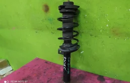 Амортизатор передний правый для Volkswagen Tiguan 2012 года на фотографиях