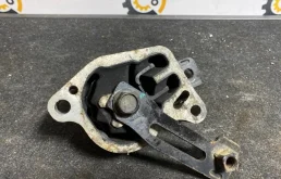 Опора двигателя передняя левая нижняя для Nissan Teana 2010 года на фотографиях