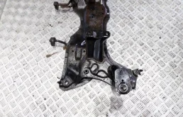 Подрамник двигателя для Suzuki SX4 2008 года на фотографиях