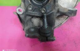 Кулак поворотный правый для Audi A4 2009 года на фотографиях