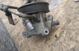 Насос ГУР для Ford Focus 2004 года на фотографиях