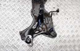 Подрамник двигателя для Suzuki SX4 2008 года на фотографиях