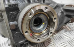 Редуктор заднего моста для BMW 3er 2005 года на фотографиях