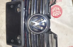 Решетка радиатора для Volkswagen Jetta 2009 года на фотографиях