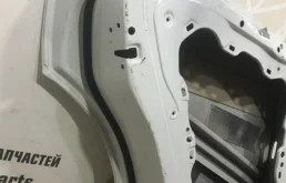 Дверь задняя левая для Volkswagen Touareg 2017 года на фотографиях