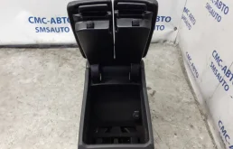 Подлокотник передний левый для Volkswagen Touareg на фотографиях