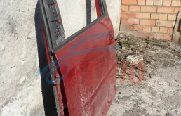 Двери для Volkswagen Caddy 2010 года на фотографиях