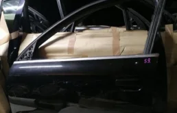 Дверь передняя левая для Audi A4 2004 года на фотографиях