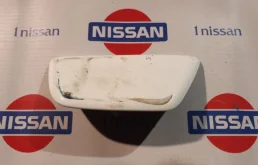 Крышка форсунки фароомывателя левая для Nissan X-Trail 2018 года на фотографиях