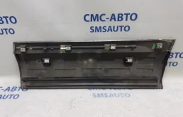 Молдинг двери задний правый для Volkswagen Touareg 2012 года на фотографиях