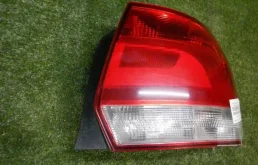 Фонарь внешний правый для Volkswagen Polo 2009 года на фотографиях
