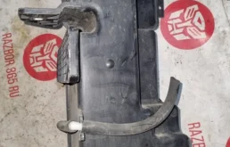 Бачок стеклоомывателя передний для Volkswagen Tiguan 2015 года на фотографиях