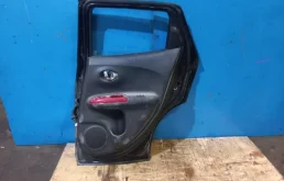 Накладка на дверь задняя правая для Nissan Juke на фотографиях