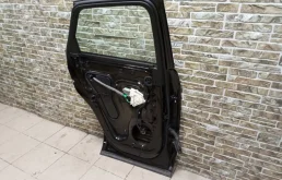 Дверь задняя левая для Audi Q3 2011 года на фотографиях