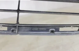 Решетка переднего бампера для Toyota RAV4 2014 года на фотографиях