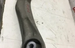 Рычаг передний правый нижний для BMW 5er 2013 года на фотографиях