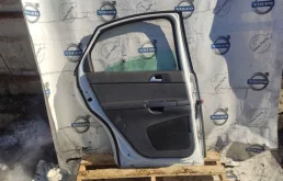 Дверь задняя левая для Volvo S40 2006 года на фотографиях