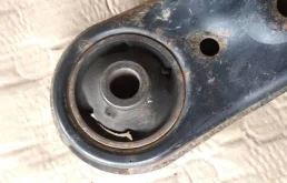 Рычаг передний правый нижний для Toyota RAV4 на фотографиях