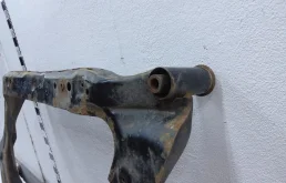 Подрамник двигателя для Nissan X-Trail 2017 года на фотографиях