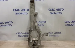 Кулак поворотный правый для Mercedes-Benz M class 2012 года на фотографиях