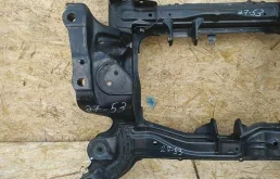 Подрамник двигателя для Suzuki Grand Vitara 2006 года на фотографиях