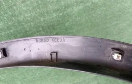 Молдинг крыла передний правый для Nissan X-Trail 2008 года на фотографиях