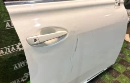 Дверь передняя правая для Lexus RX 2010 года на фотографиях
