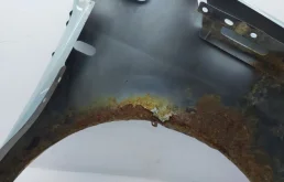 Крыло левое для Volkswagen Caddy 2008 года на фотографиях