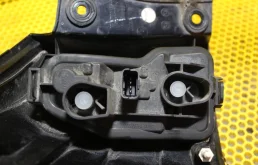 Фонарь внешний правый для Nissan Qashqai 2007 года на фотографиях