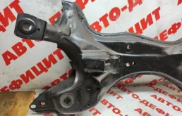 Подрамник двигателя для Toyota RAV4 2000 года на фотографиях